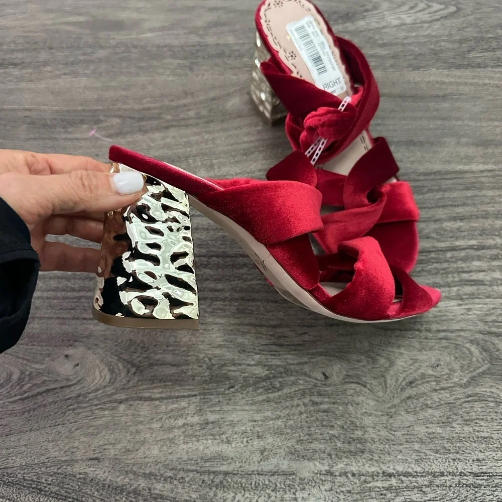 New Muse Marchesa Elegant‎ Red Velvet Women's Sandals Size 8,5